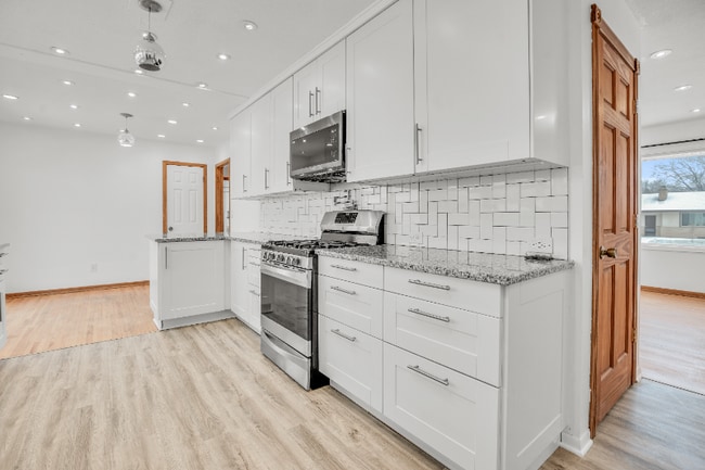 Foto del edificio - 9457 Trenton Ln N