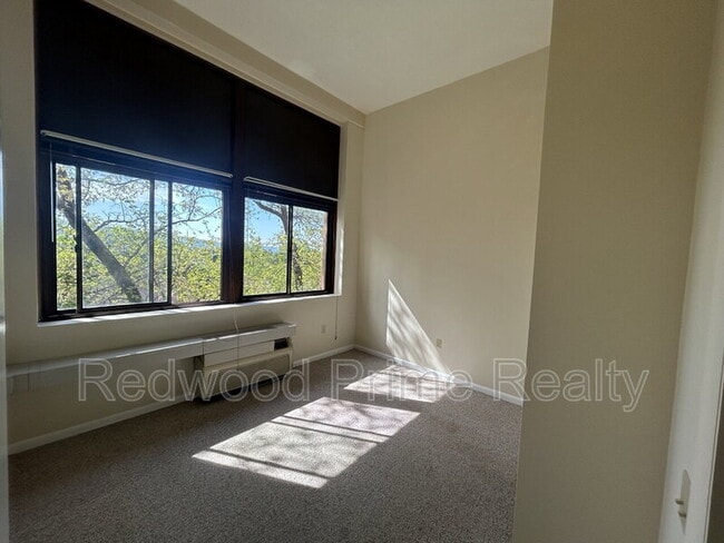 Building Photo - 1318 19th Ave