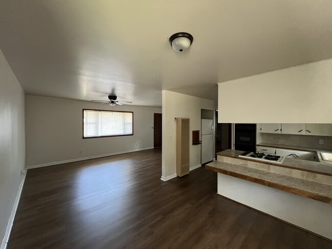 Building Photo - 604 Kaw St