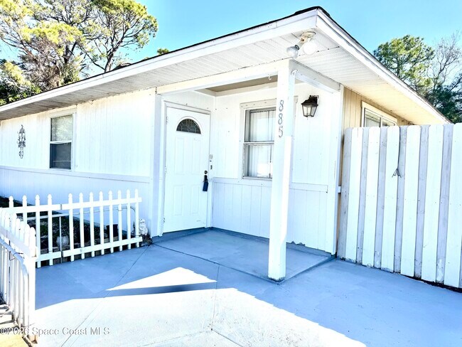 Building Photo - 885 Taluga Ave SE