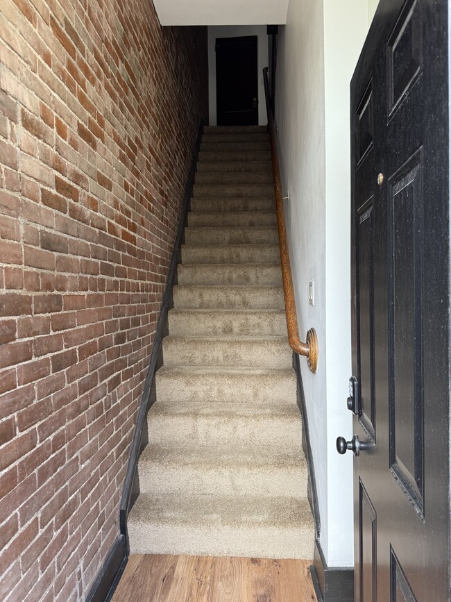 Building Photo - 112 N Beatty St