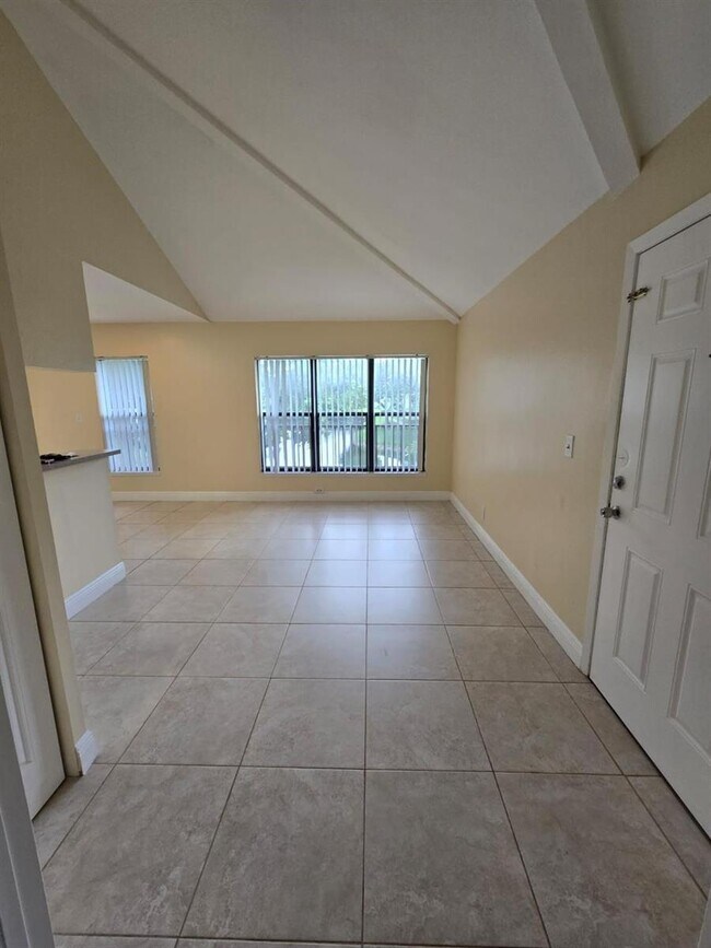 Foto del edificio - 8775 NW 39th St