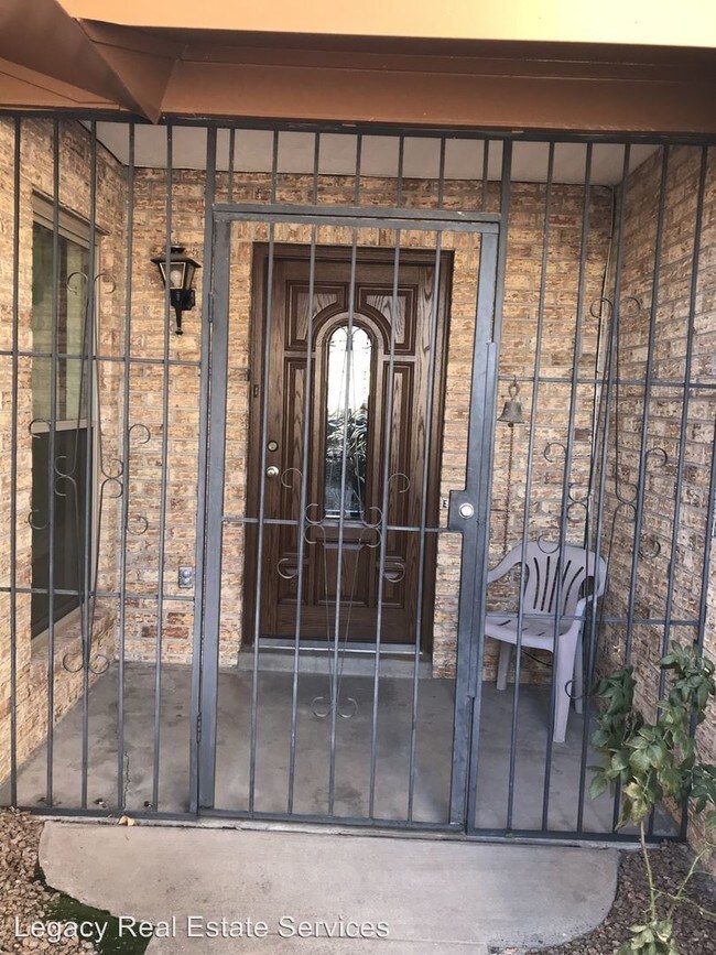 Building Photo - 160 Silver Shadow Dr