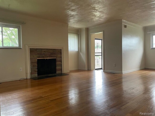 Foto del edificio - 3 br, 2.5 bath House - 22170 Harding St