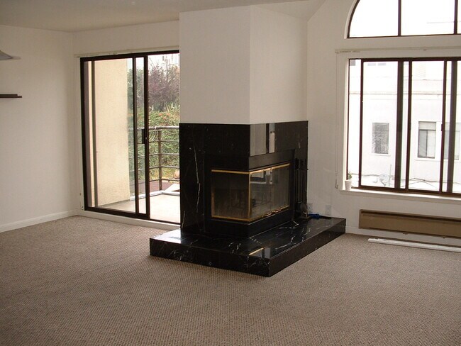 living dining area + fireplace - 1310 Fulton St