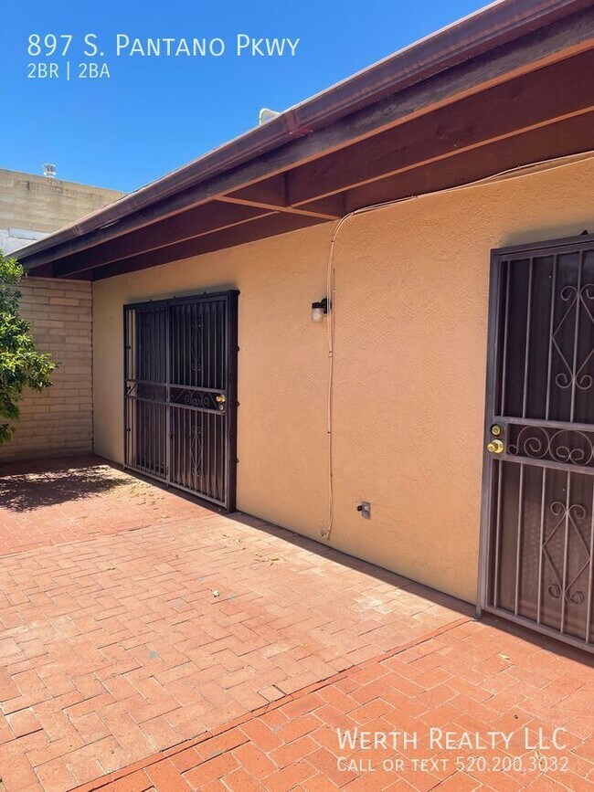 Foto del edificio - Large 2 Bed/2 Bath Townhome With Yard! Loc...