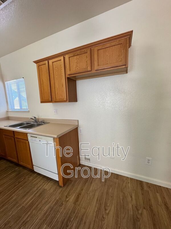 Foto del edificio - 2930 S Sallee St