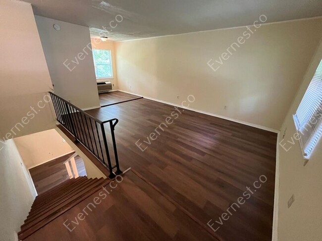 Foto del edificio - 925 Shallowford Rd