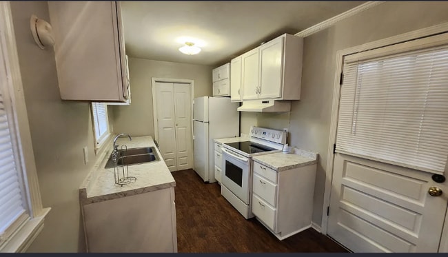 Building Photo - 260 Gentry Dr