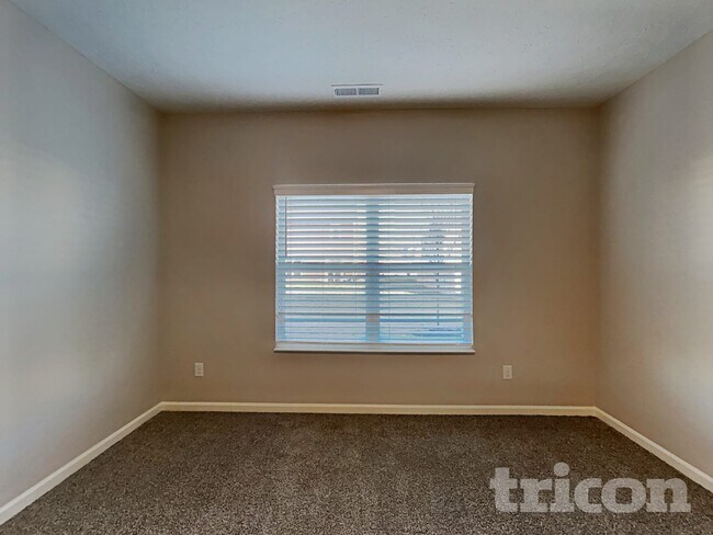 Building Photo - 6646 Laurelwood Dr