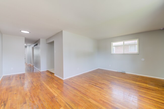 Foto del edificio - 4063 Esseldale Dr