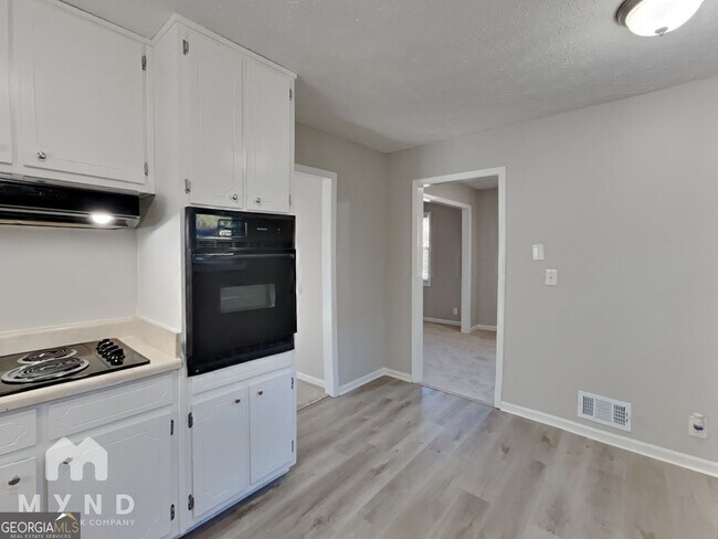 Building Photo - 2945 Botany Dr