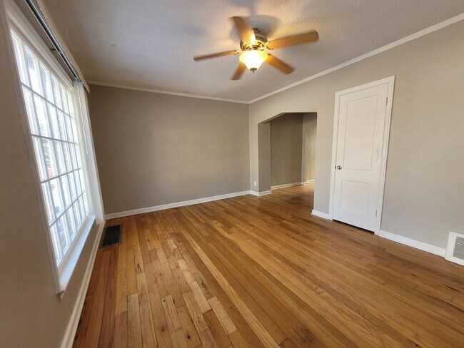 Foto del edificio - Great two bedroom duplex on Urbandale Avenue!