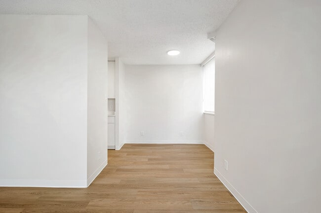 dining - Metro Pointe Burnaby