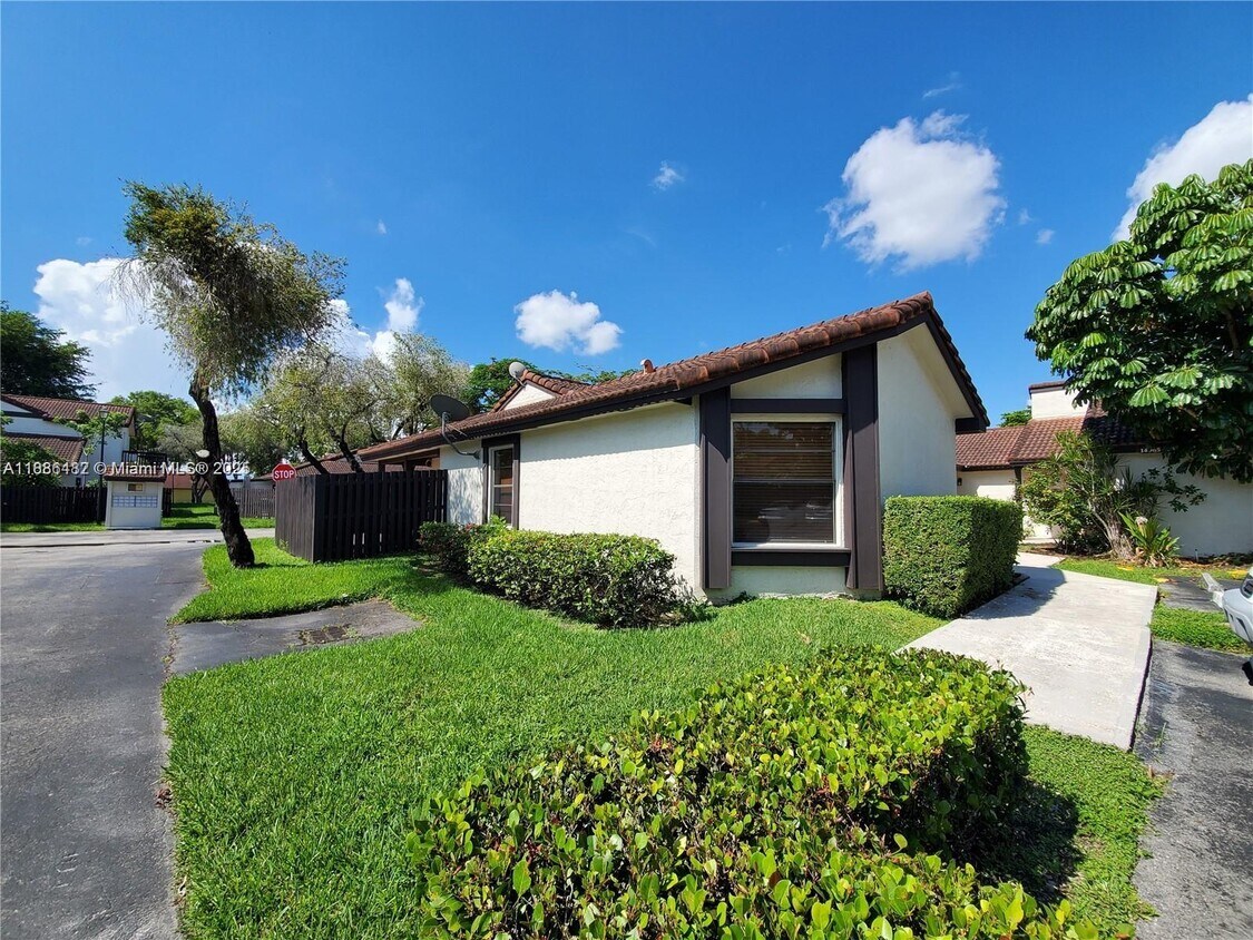 Foto principal - 14965 SW 49th Ln
