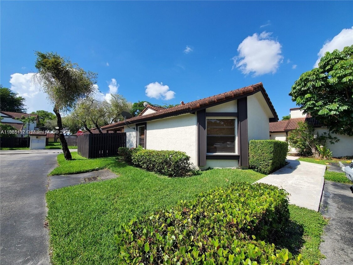 Primary Photo - 14965 SW 49th Ln