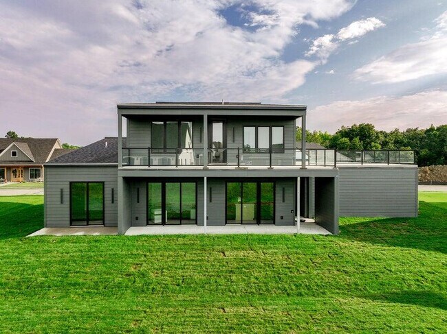 Building Photo - 6525 Yellowstone Dr
