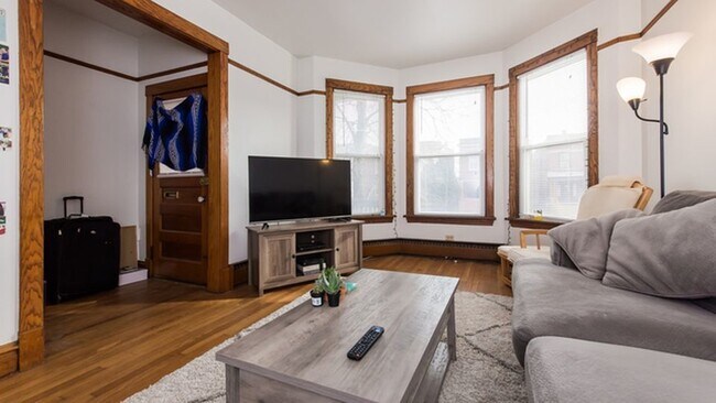 Foto del edificio - 4928 N Western Ave