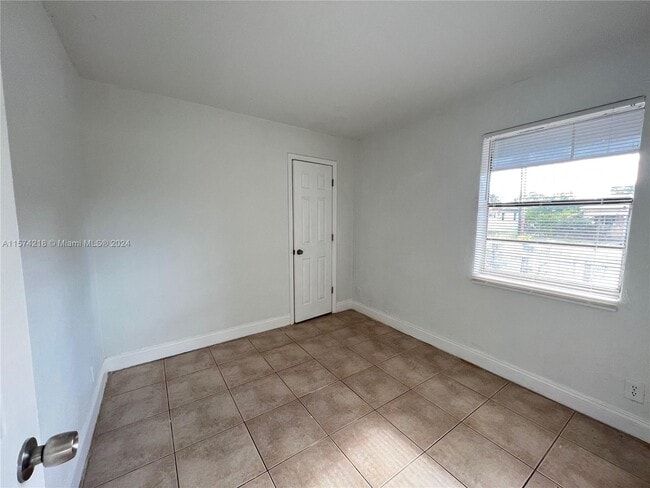 Building Photo - 405 NW 5th St