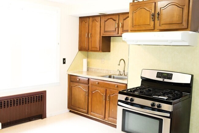 Foto del edificio - 648 Cummins Hwy