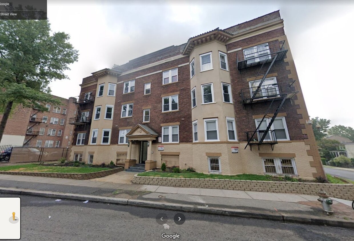 Primary Photo - 132 N Grove St