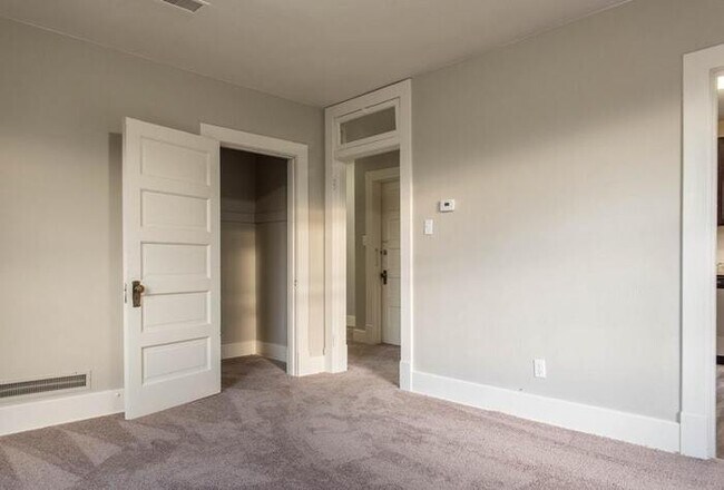 Building Photo - Clean 1 Bed 1 Bath