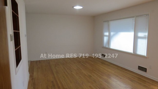 Foto del edificio - 321 N Sheridan Ave