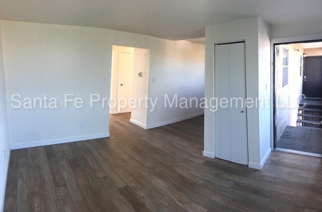 Building Photo - Newly Refurbished Apartment available now!