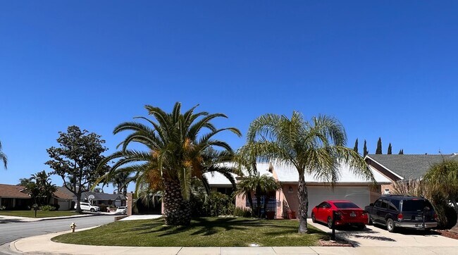 Building Photo - 13084 Cypress Ave
