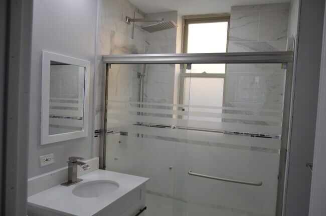 Foto del edificio - 6320 N Paulina St