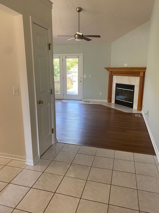 Building Photo - Spacious 4 Bedroom, 2.5 Bath Home