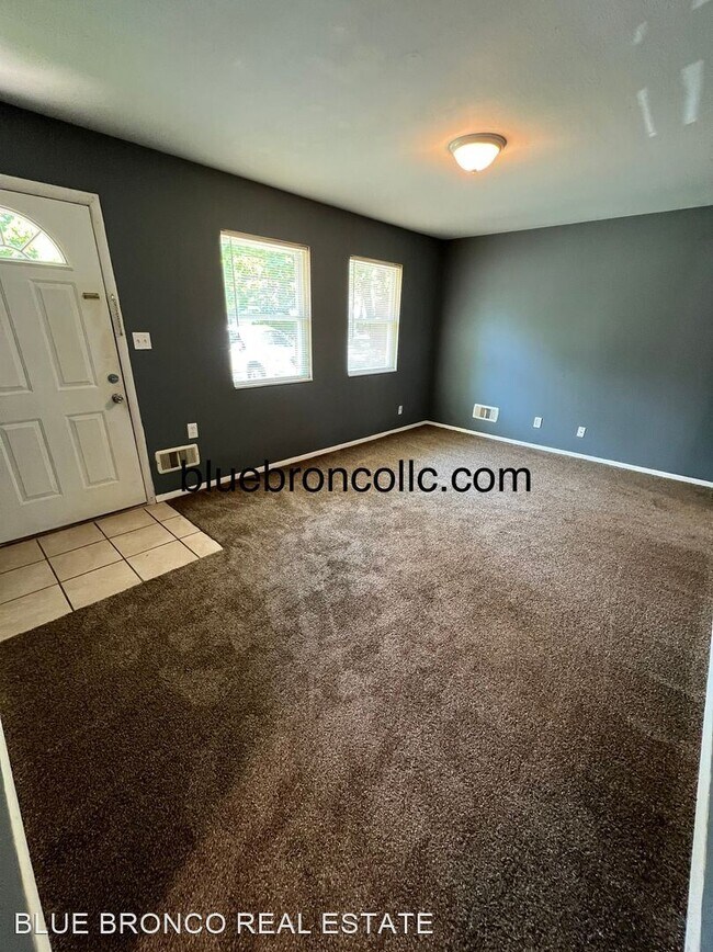 Building Photo - 3 br, 1 bath House - 7502 E 110th St