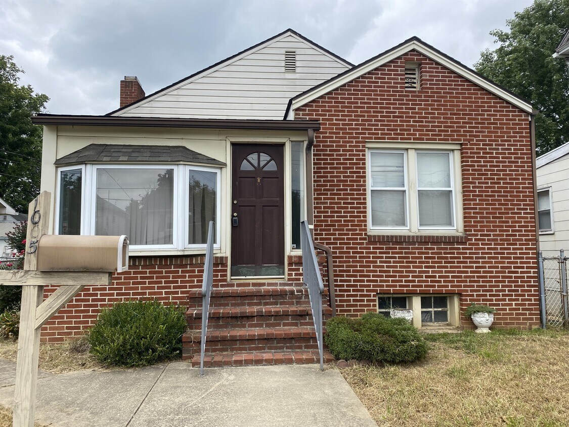 1005 Maryland Ave, Martinsburg, WV 25401 House Rental in Martinsburg