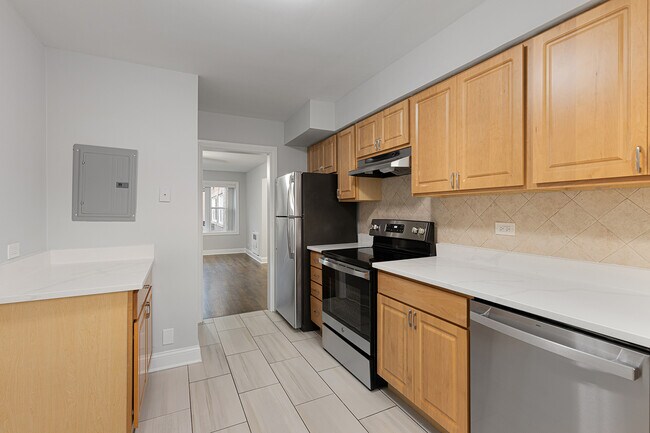 Foto del edificio - 7634 N Eastlake Terrace