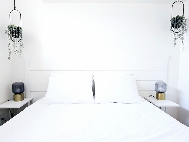 Building Photo - 9703-9115 115 Ave NW