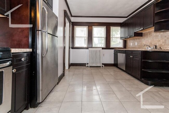 Building Photo - Great value three bedroom in Brighton