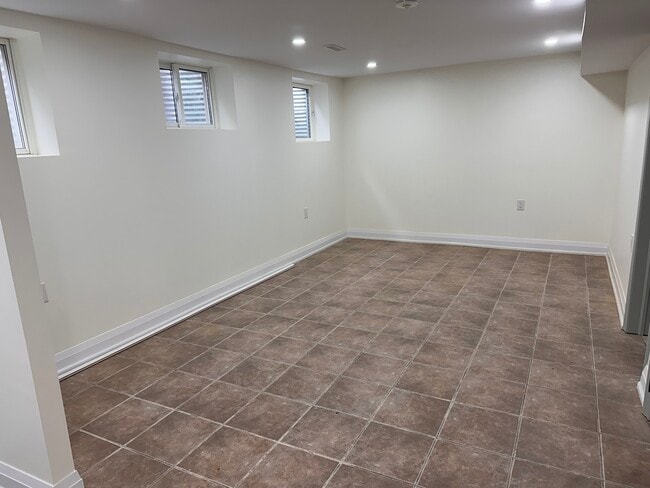 Building Photo - 251 Archdekin Dr