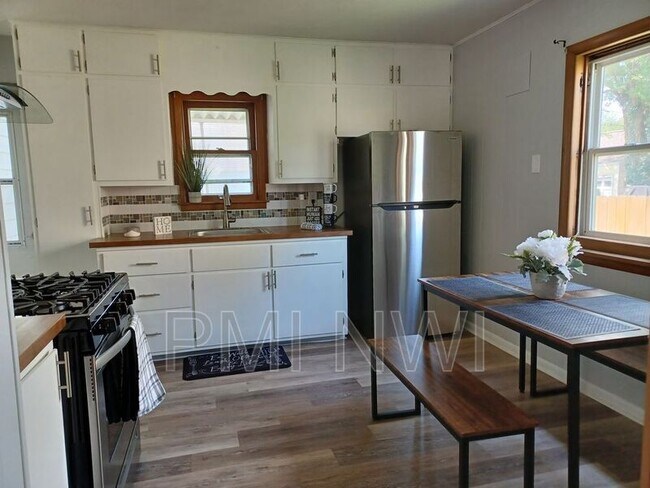 Foto del edificio - 417 E Barker Ave