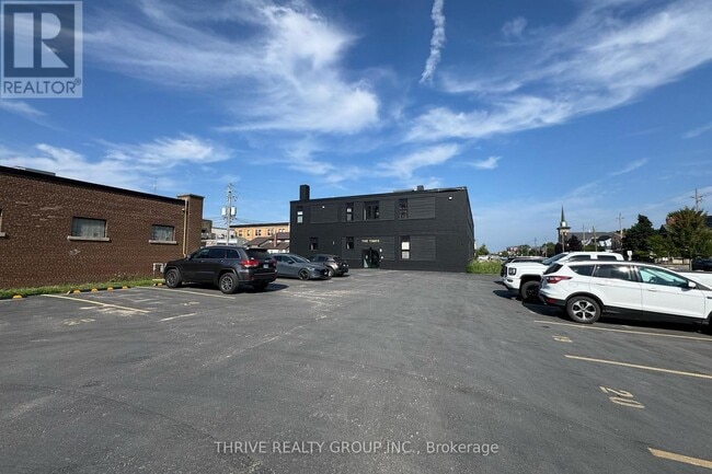 Building Photo - 16-16 Hincks St