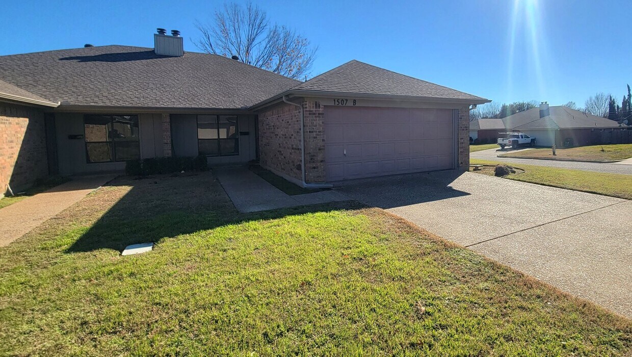 Foto principal - 1507 Lindsey Ln
