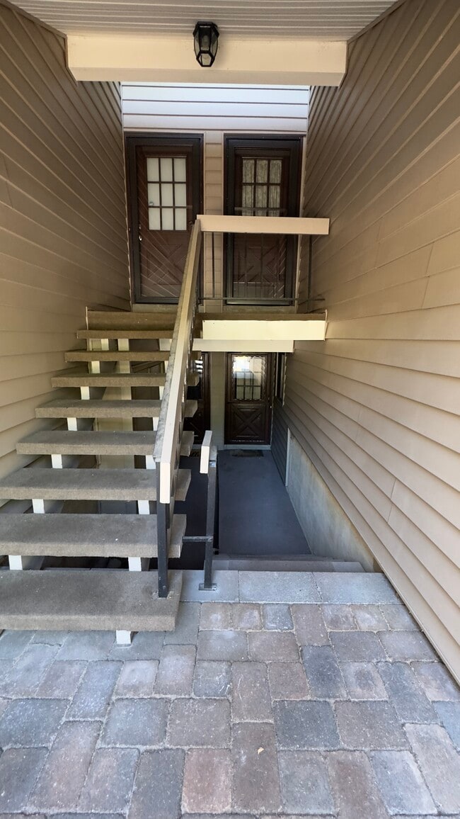 Lower Unit - 5 Evergreen Dr