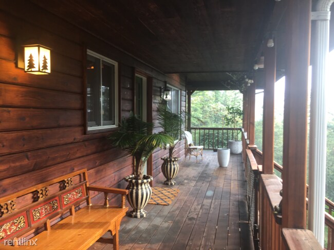 Foto del edificio - 4 br, 2 bath House - 420 scenic way