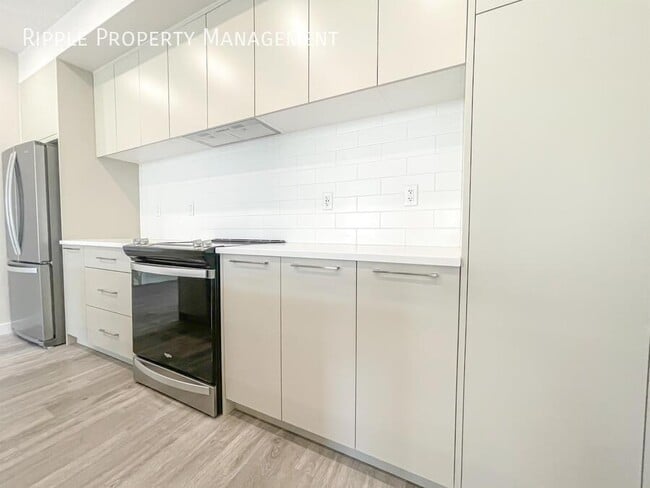 Building Photo - Amazing 2 bedroom 2 bathroom apartment in the community of University District