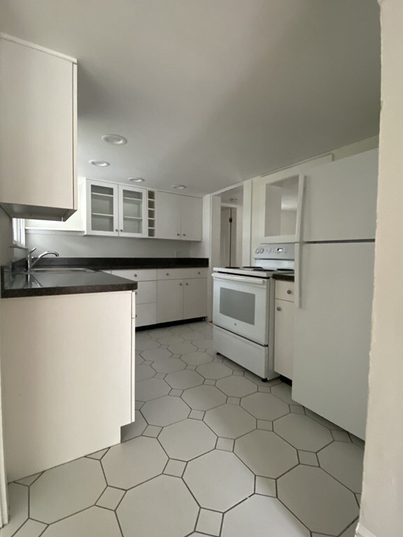 Foto del edificio - 987 Pleasant St