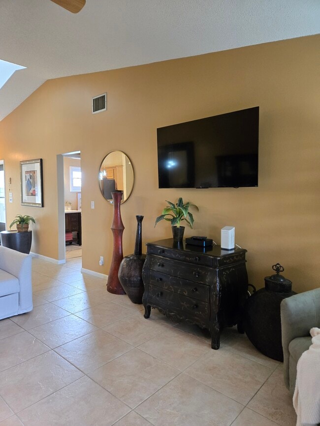 Building Photo - 3071 SE Aster Ln