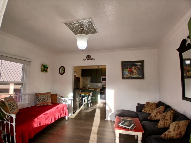 Building Photo - 402 S Chestnut St