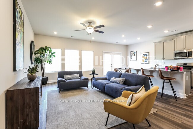 Foto del edificio - 247 Aurora Ln