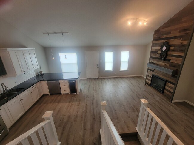 Sala de estar / Cocina - 3700 83rd St