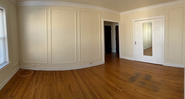 Building Photo - 1211 W Elmdale Ave