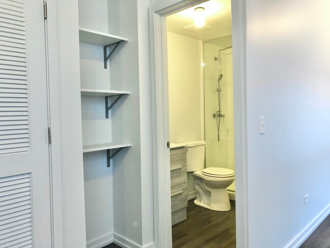 Foto del edificio - 5718 N Winthrop Ave